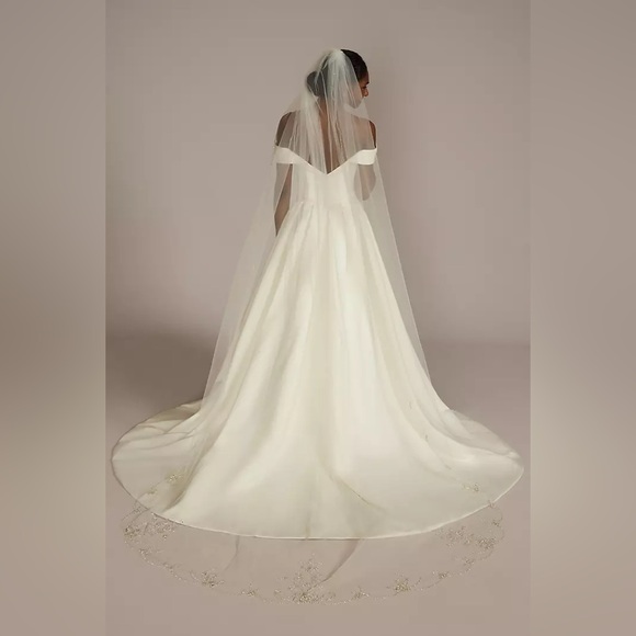 NWT David’s Bridal Scalloped Sparkle Cathedral Veil In Ivory - Picture 2 of 10